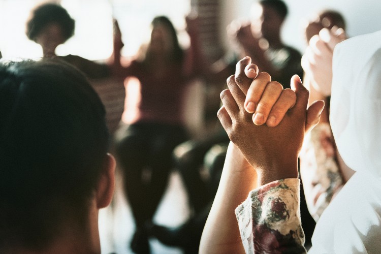 holding hands in group therapy